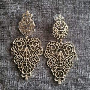 Elegant Gold Filigree Earrings